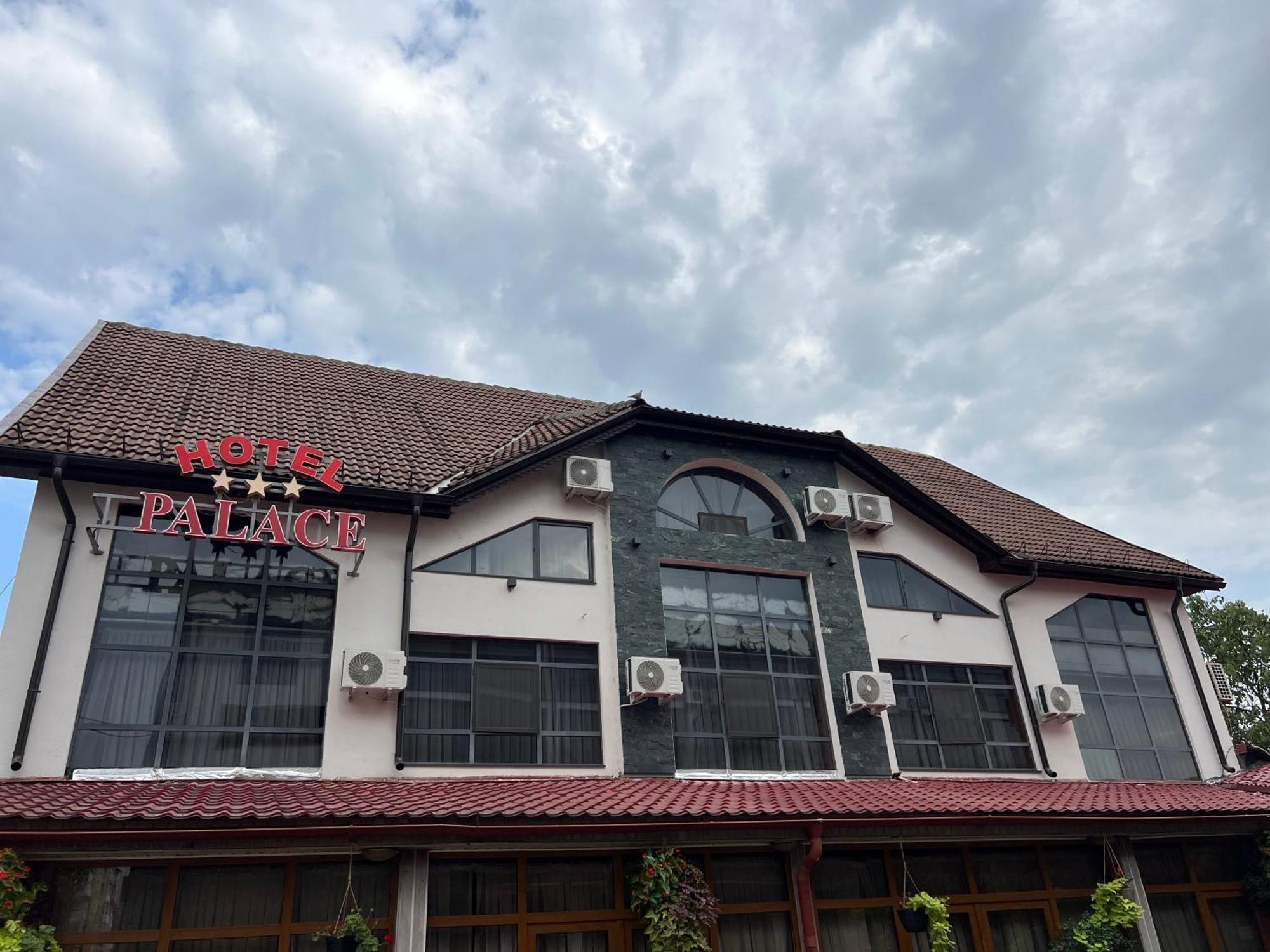 Hotel Palace Târgu Jiu Zewnętrze zdjęcie