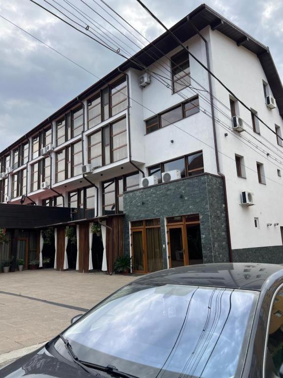 Hotel Palace Târgu Jiu Zewnętrze zdjęcie