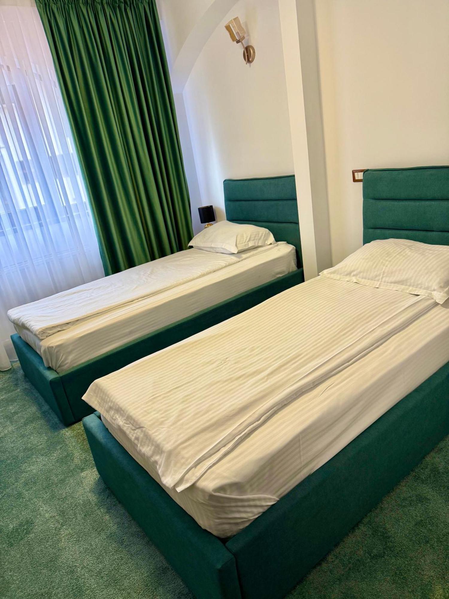 Hotel Palace Târgu Jiu Zewnętrze zdjęcie