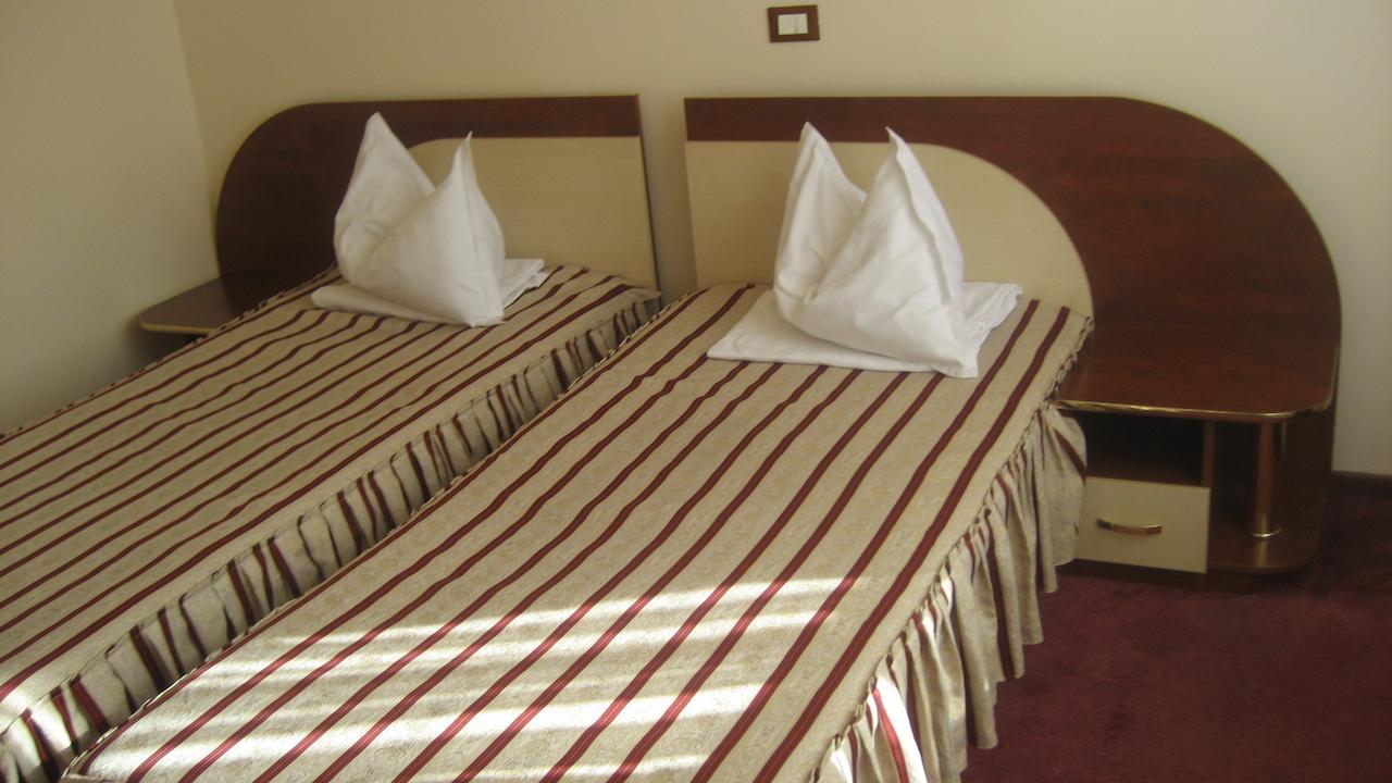 Hotel Palace Târgu Jiu Zewnętrze zdjęcie