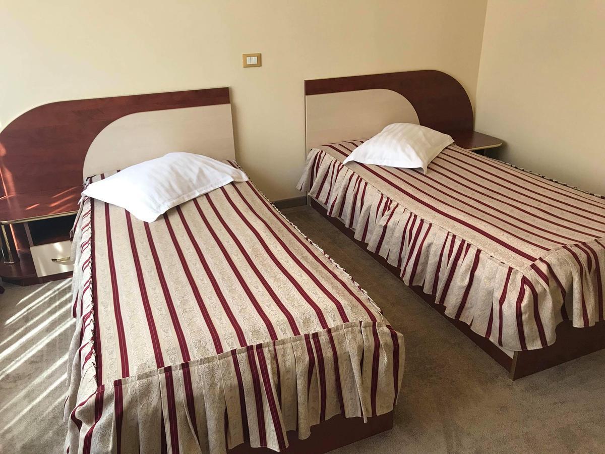 Hotel Palace Târgu Jiu Zewnętrze zdjęcie