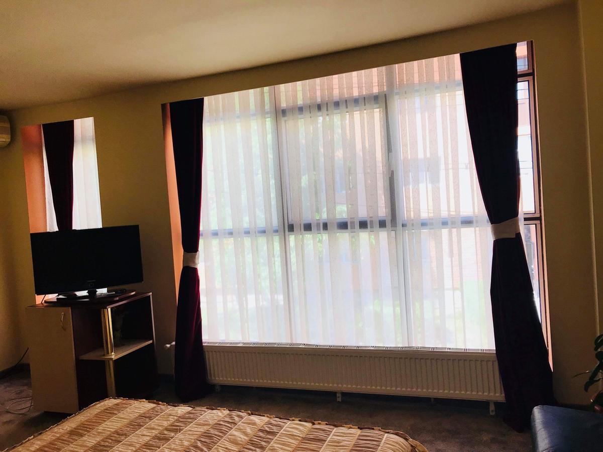 Hotel Palace Târgu Jiu Zewnętrze zdjęcie