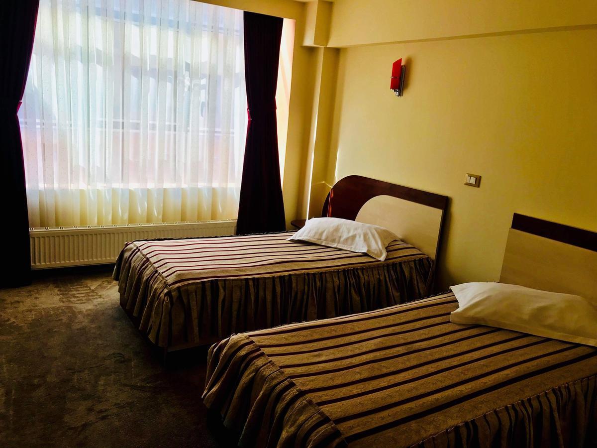 Hotel Palace Târgu Jiu Zewnętrze zdjęcie